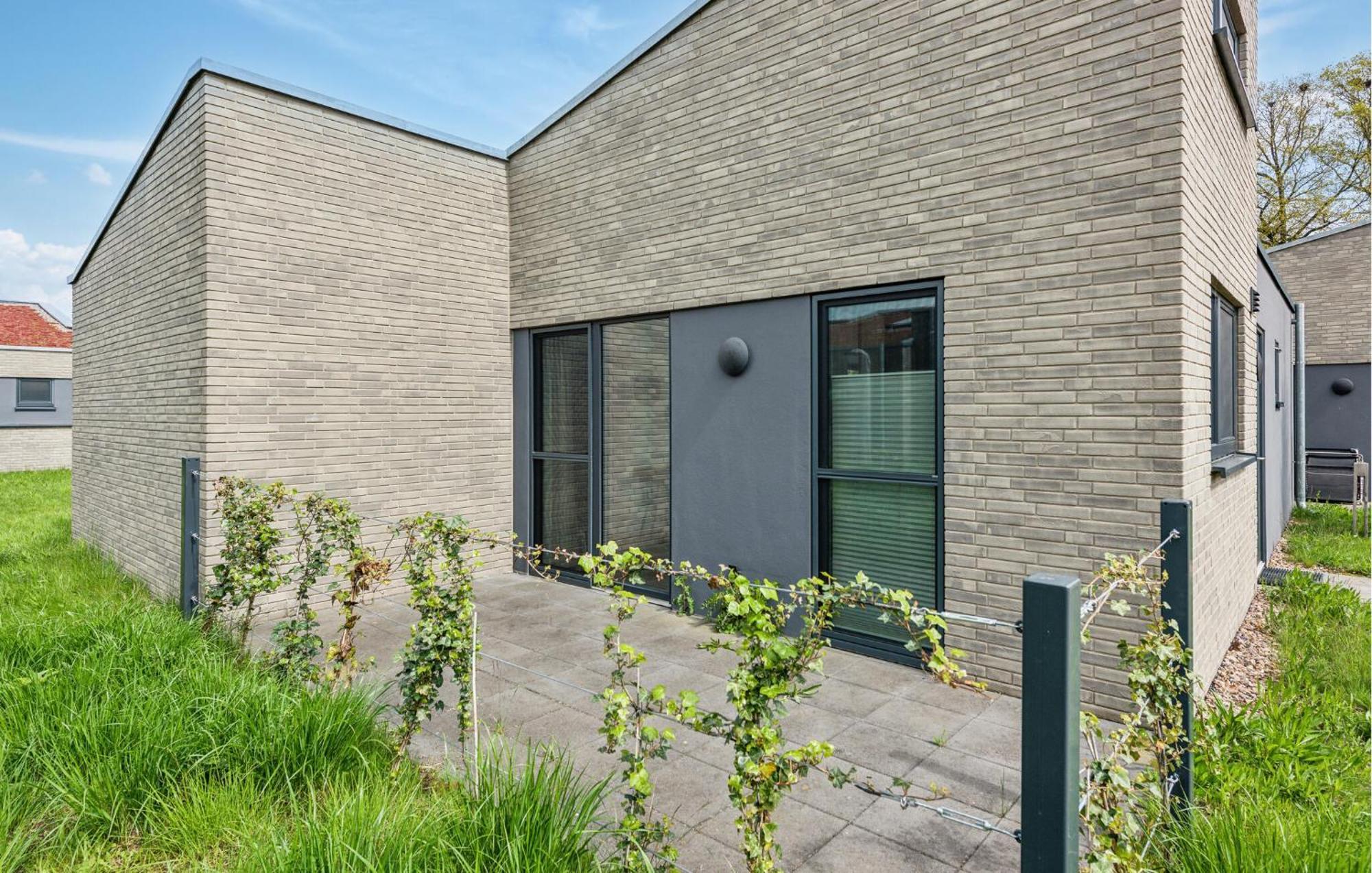2 Bedroom Cozy Home In Lembruch-Duemmer See Bagian luar foto
